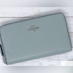COACH Medium Id Zip Wallet